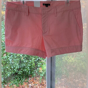 GAP 12 short NWT pink on pink shorts. Wide hem 100% cotton 2 front vertical pocs